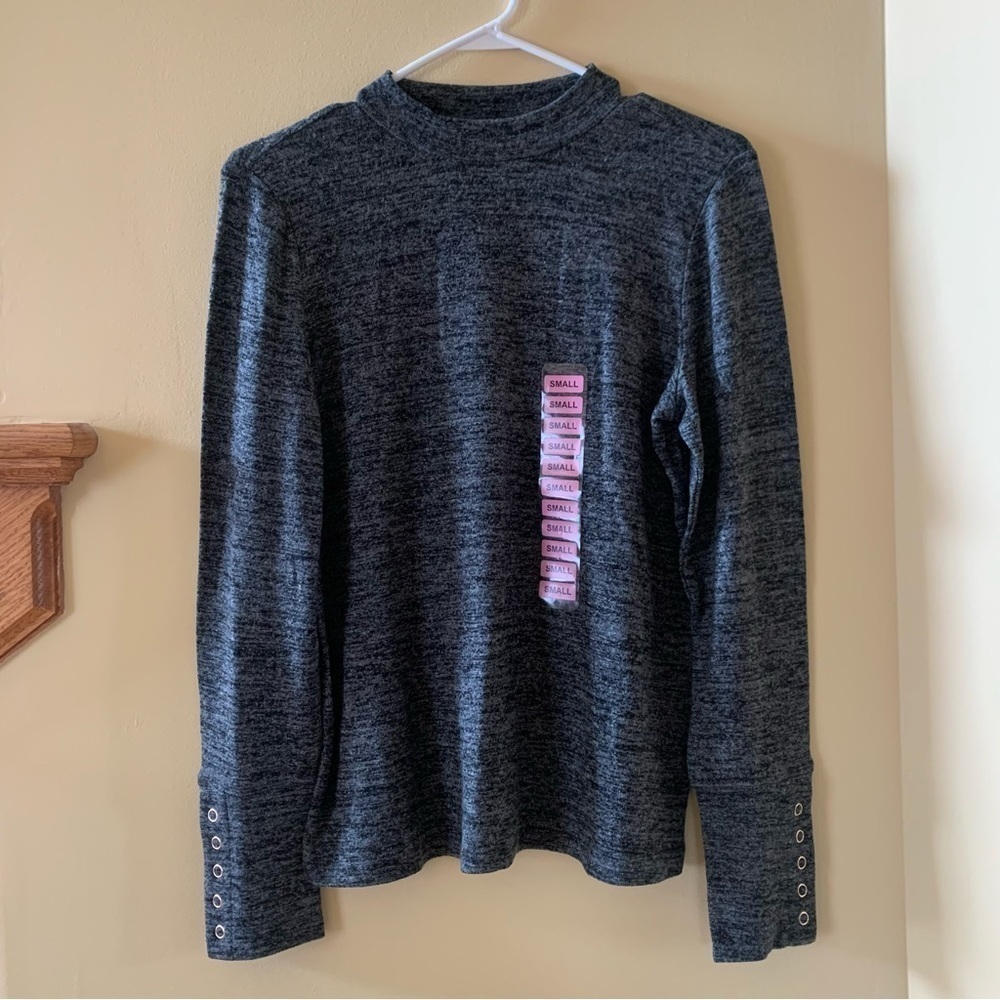 Heather Grey Long Sleeve with buttons. Size small.